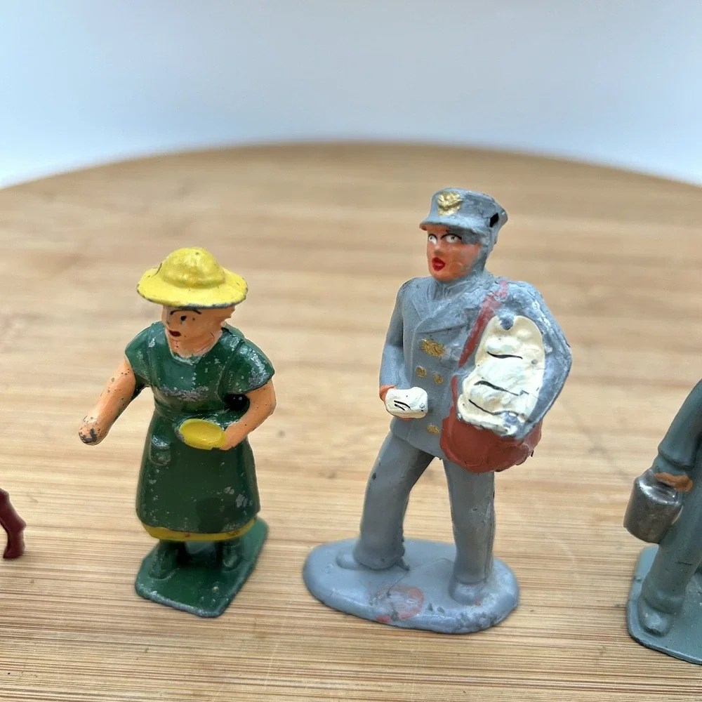 Vintage Barclay & Unbranded Lead Figures Lot of 8 People‎ And Animals